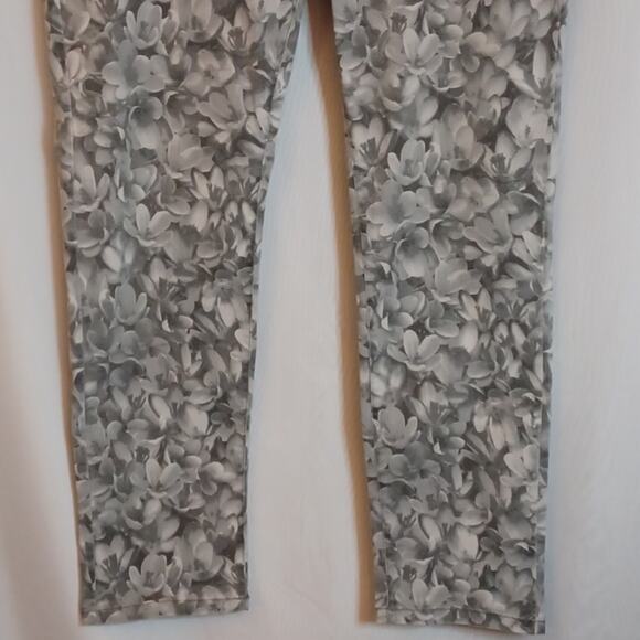 MICHAEL KORS Women's Gray Floral Pants Size 16W. - Picture 8 of 15